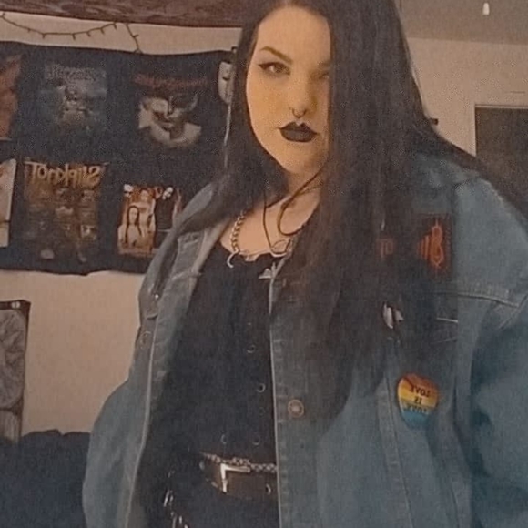 just a goth - Picture 3 of 5